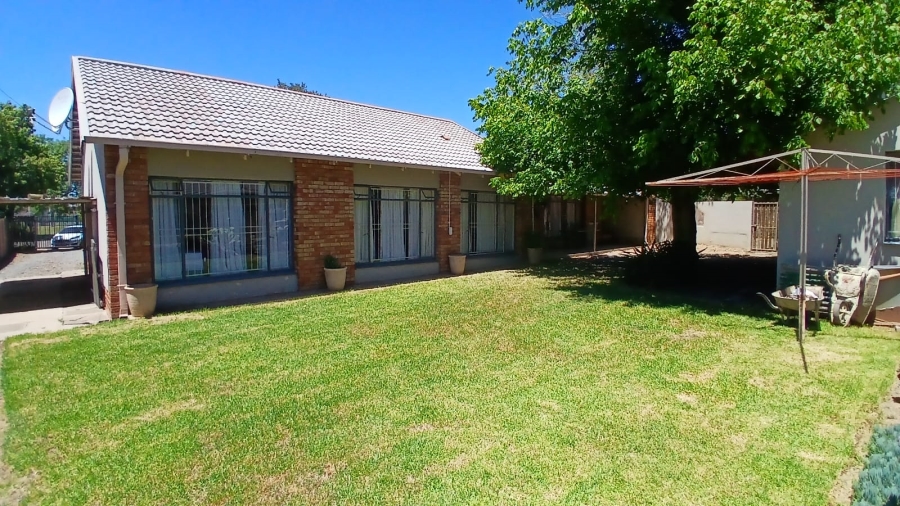 To Let 4 Bedroom Property for Rent in Fichardt Park Free State
